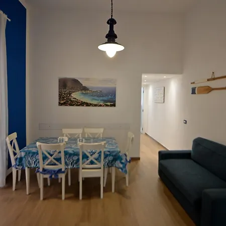 Adams Apartment *
